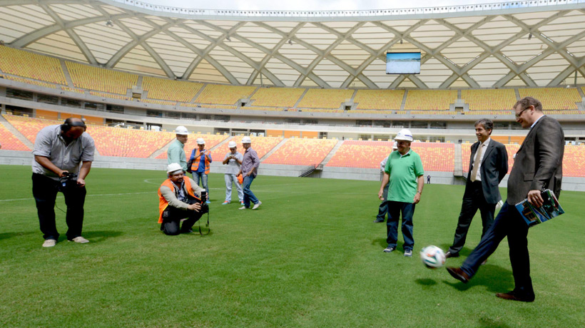 Valcke mostra satisfação com andamento das obras em Manaus para Copa do Mundo