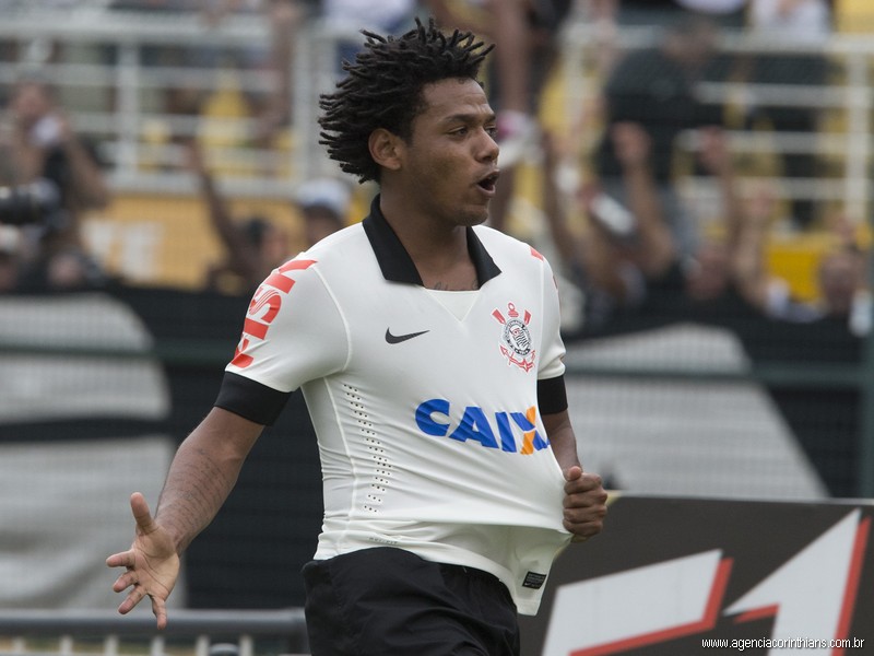 Mesmo longe do Corinthians, o atacante Romarinho continuou provocando o Palmeiras