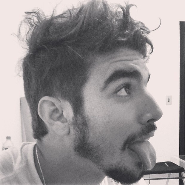 Caio Castro responde às críticas: “Achem o que achem”