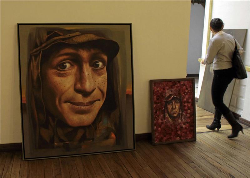 Museu boliviano abre exposição em homenagem aos 85 anos de Roberto Bolaños