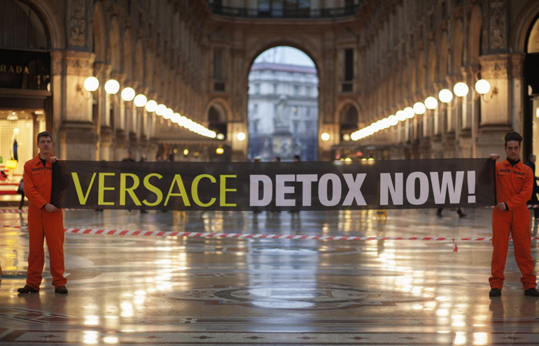 Greenpeace pede que Versace pare de usar poluentes em roupas