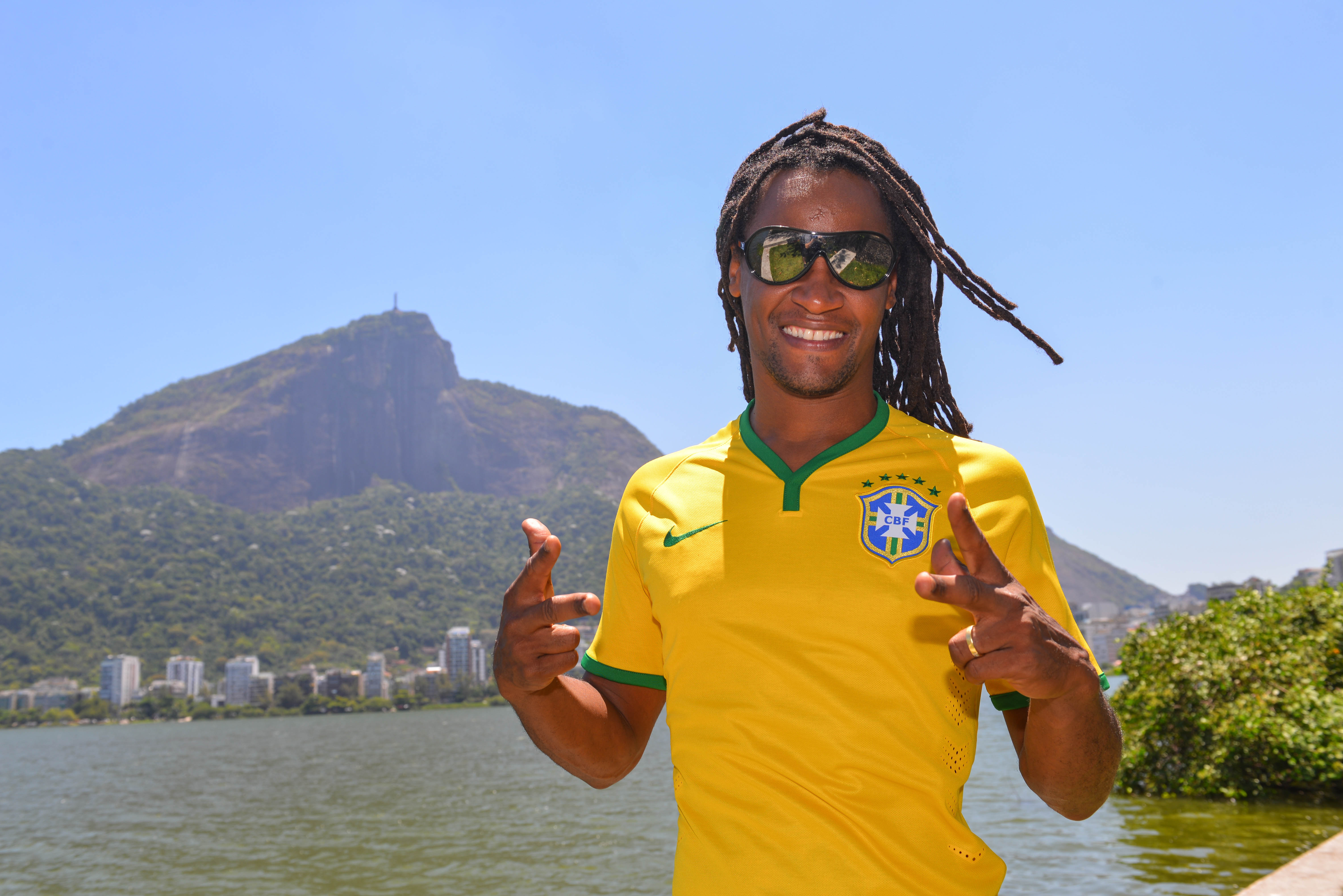 Toni Garrido lança música para a Copa no Brasil e diz que só não vale perder para a Argentina; ouça