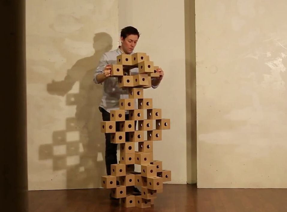 Conheça o Ghostcube, um dos brinquedos mais bizarros que você verá na vida
