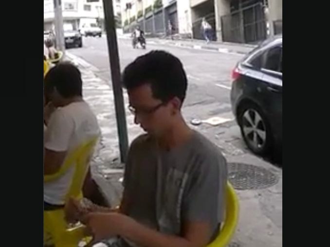 Cadeirante voa ladeira abaixo e assusta maconheiro no centro de SP