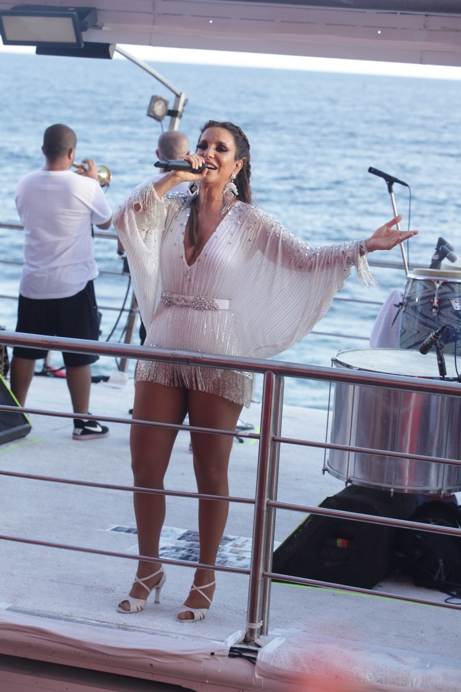 Ivete Sangalo nega gravidez: "É barriga mesmo"