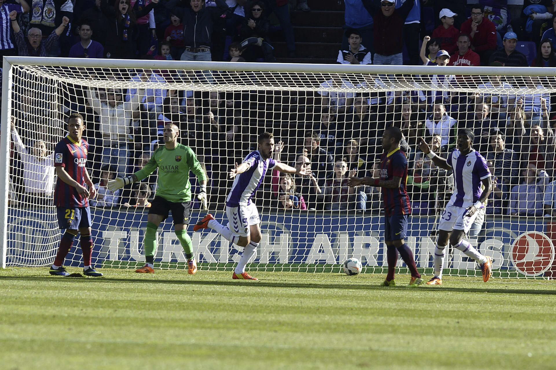 Barcelona perde para Valladolid e pode ver Real Madrid disparar no Espanhol