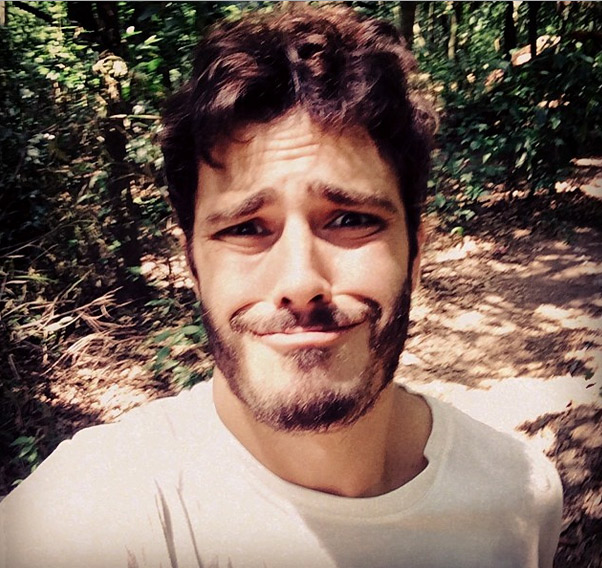 ‘Aqui é mosquito, formiga, cobra’, escreve Thiago Rodrigues sobre set de Além do Horizonte