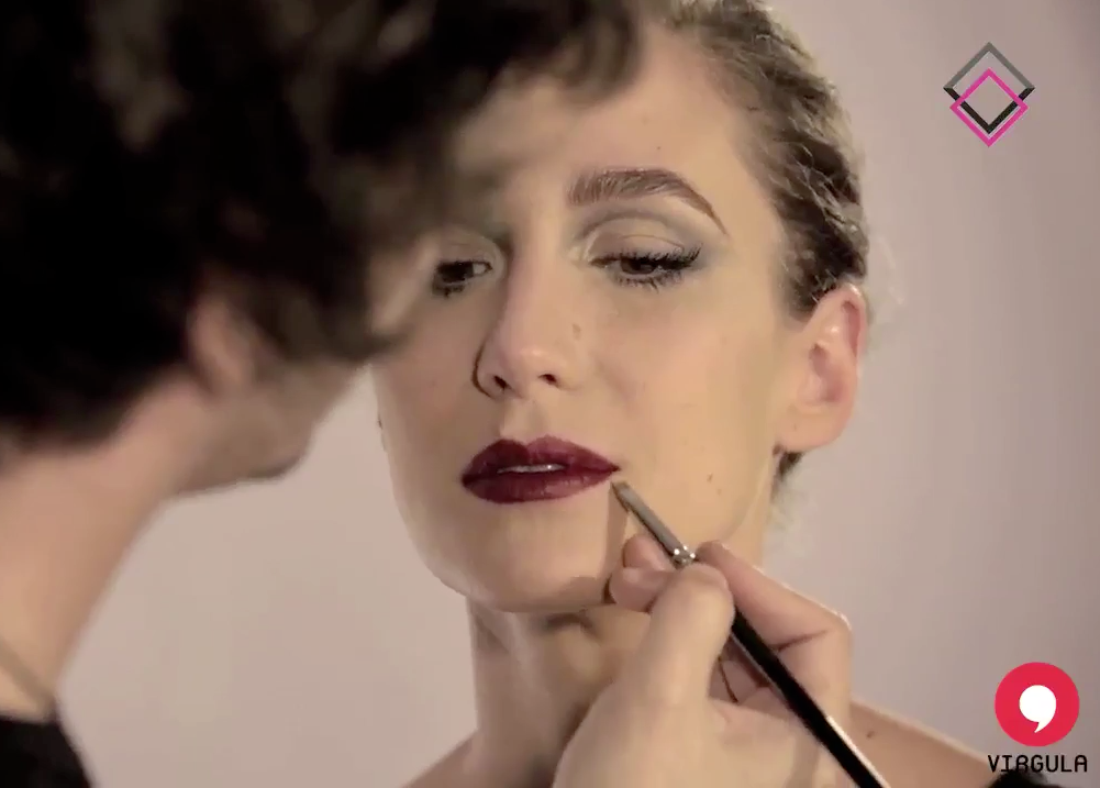 Passo-a-passo: Batom vermelho, com Paola de Orléans e Lau Neves