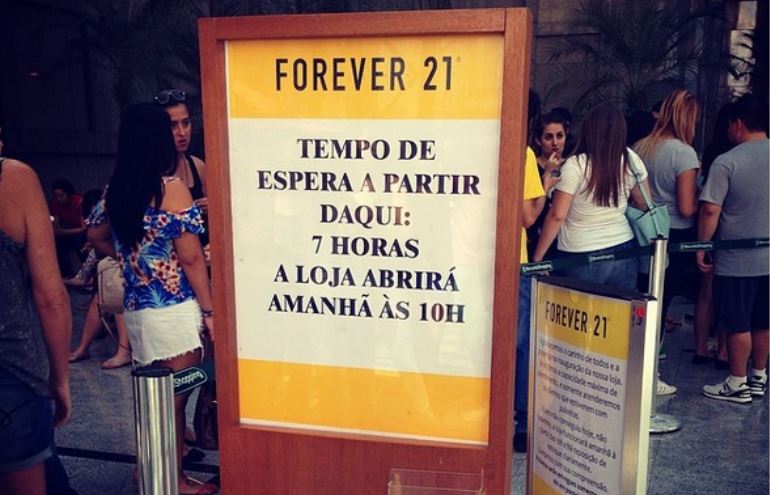 Primeira loja Forever 21 no Brasil tem fila de espera quilométrica