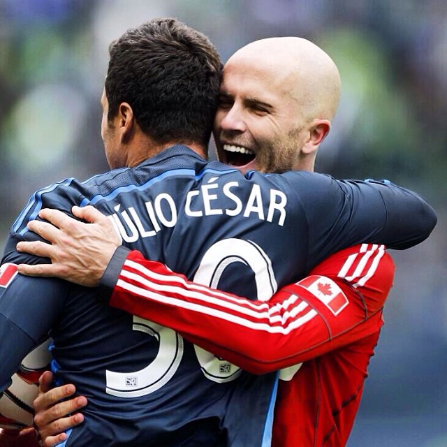 Time de Júlio César no Canadá estreia na MLS com vitória e dois gol de Defoe