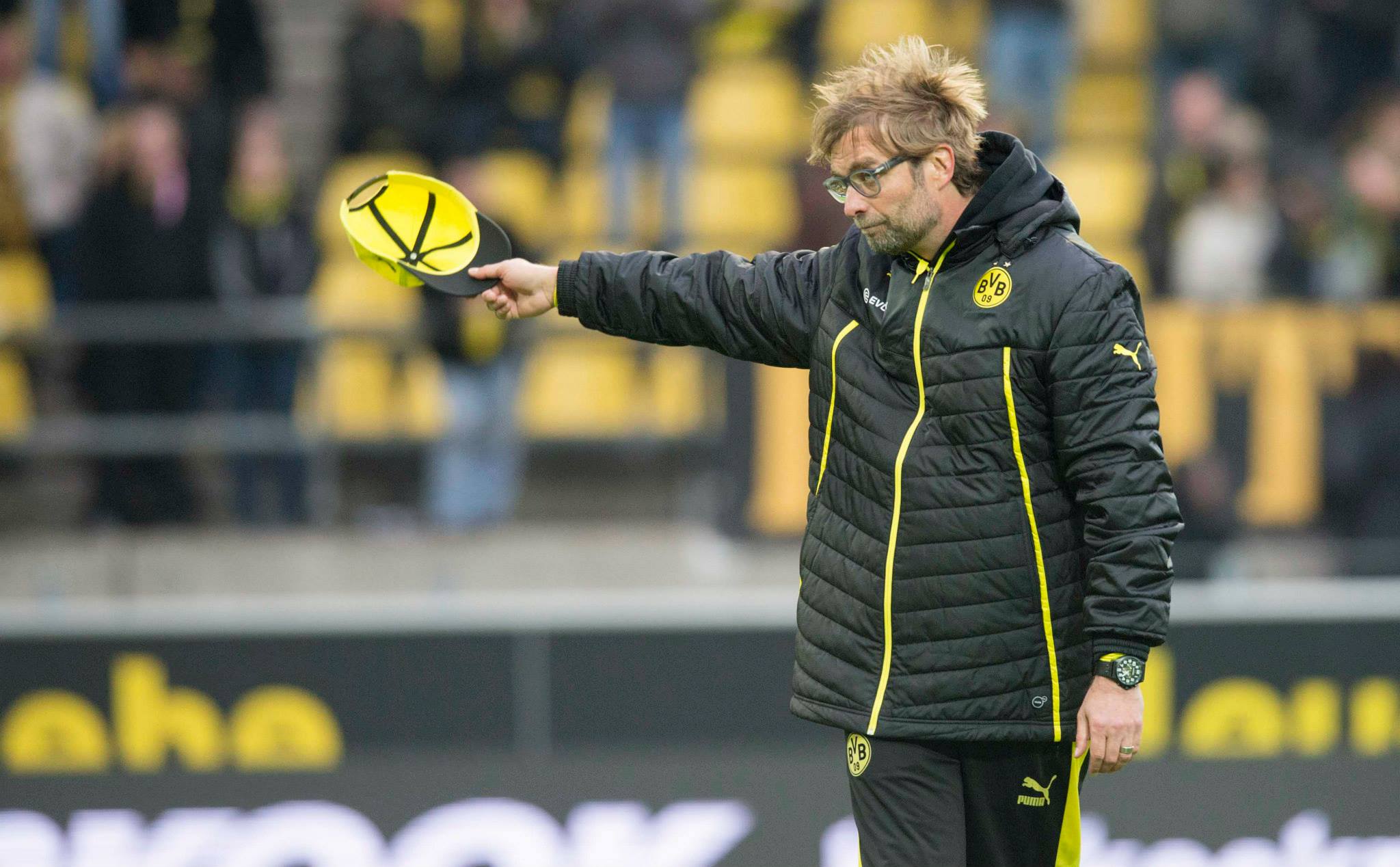 Klopp diz que Borussia Dortmund precisa de um telescópio para ver o rival Bayern