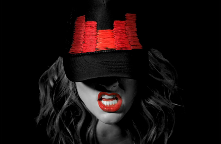 Dando vez ao hip-hop, Karmin traz fotografia à la Sin City em clipe de 'Pulses'