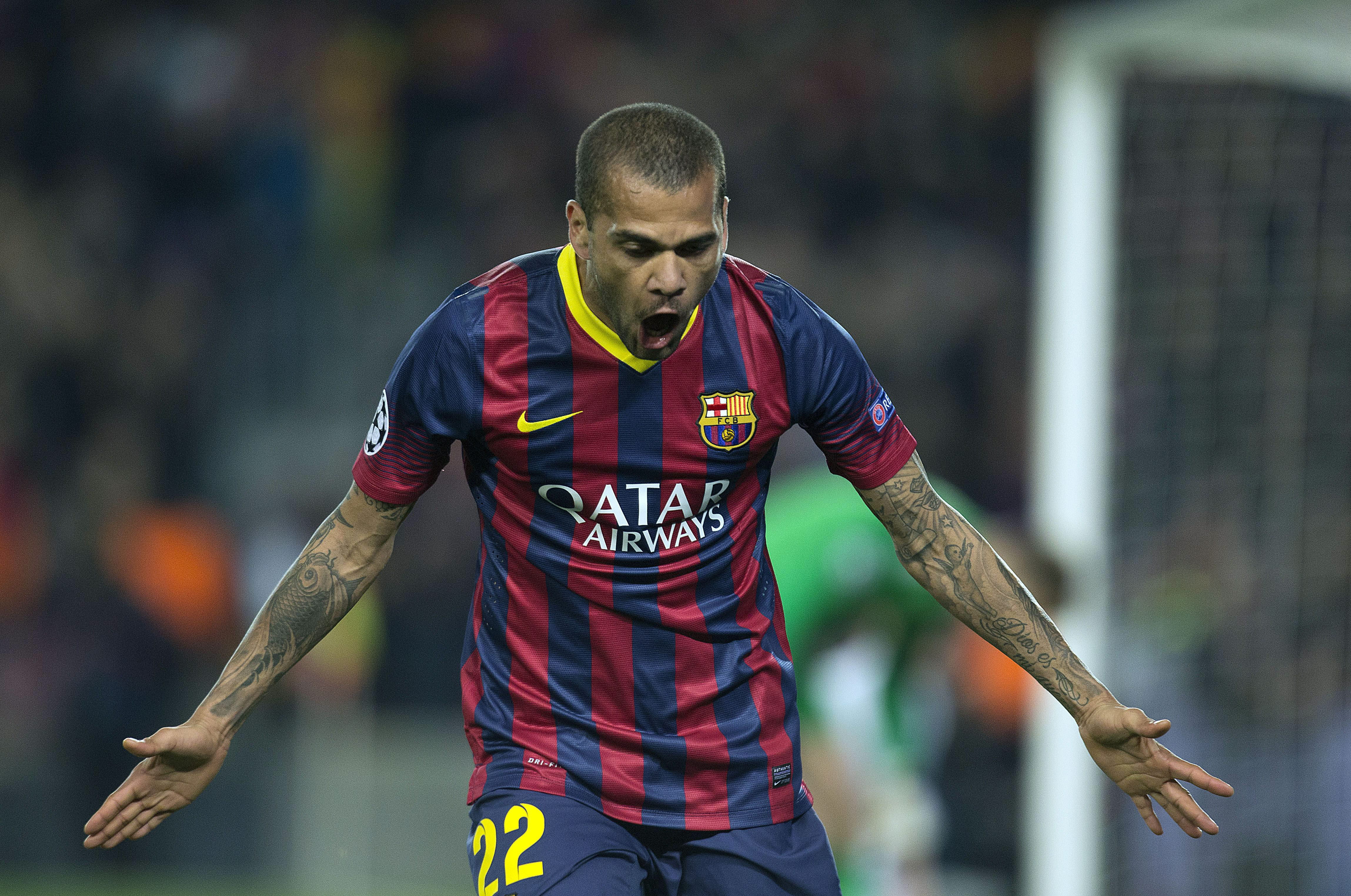 Dias antes de pegar Real Madrid, Daniel Alves revela gosto por clássicos