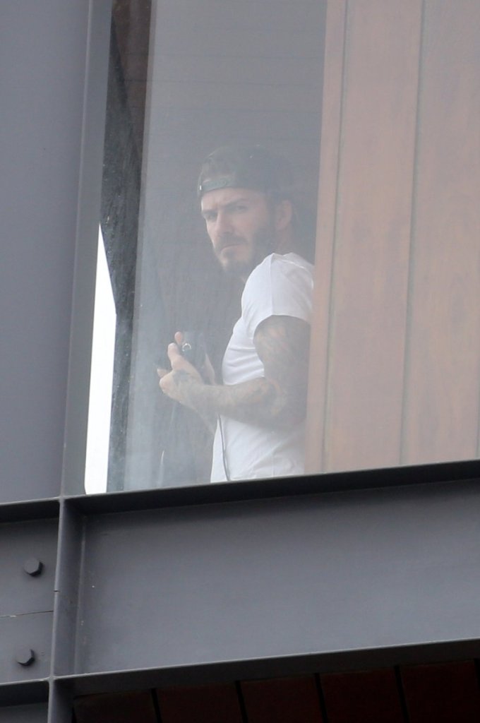 David Beckham na sacada de hotel