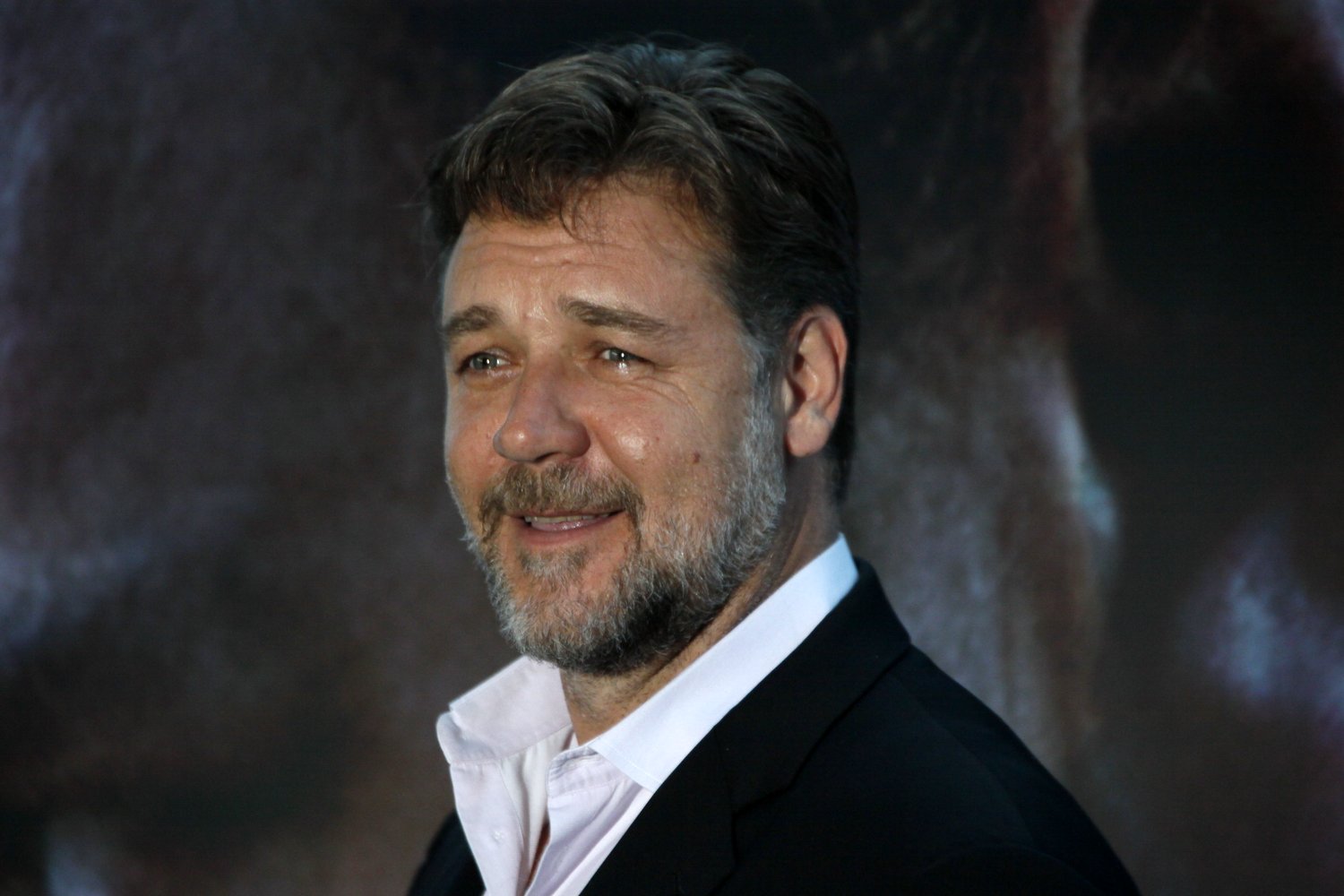 Russell Crowe diz que foi um privilégio encontrar o papa no Vaticano