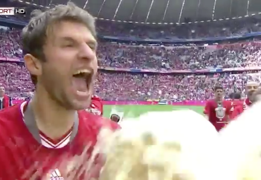 Cheia de histórias, repórter também levou 'banho' de cerveja do Bayern
