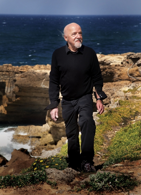 Paulo Coelho tem mais seguidores na web que a população do Canadá