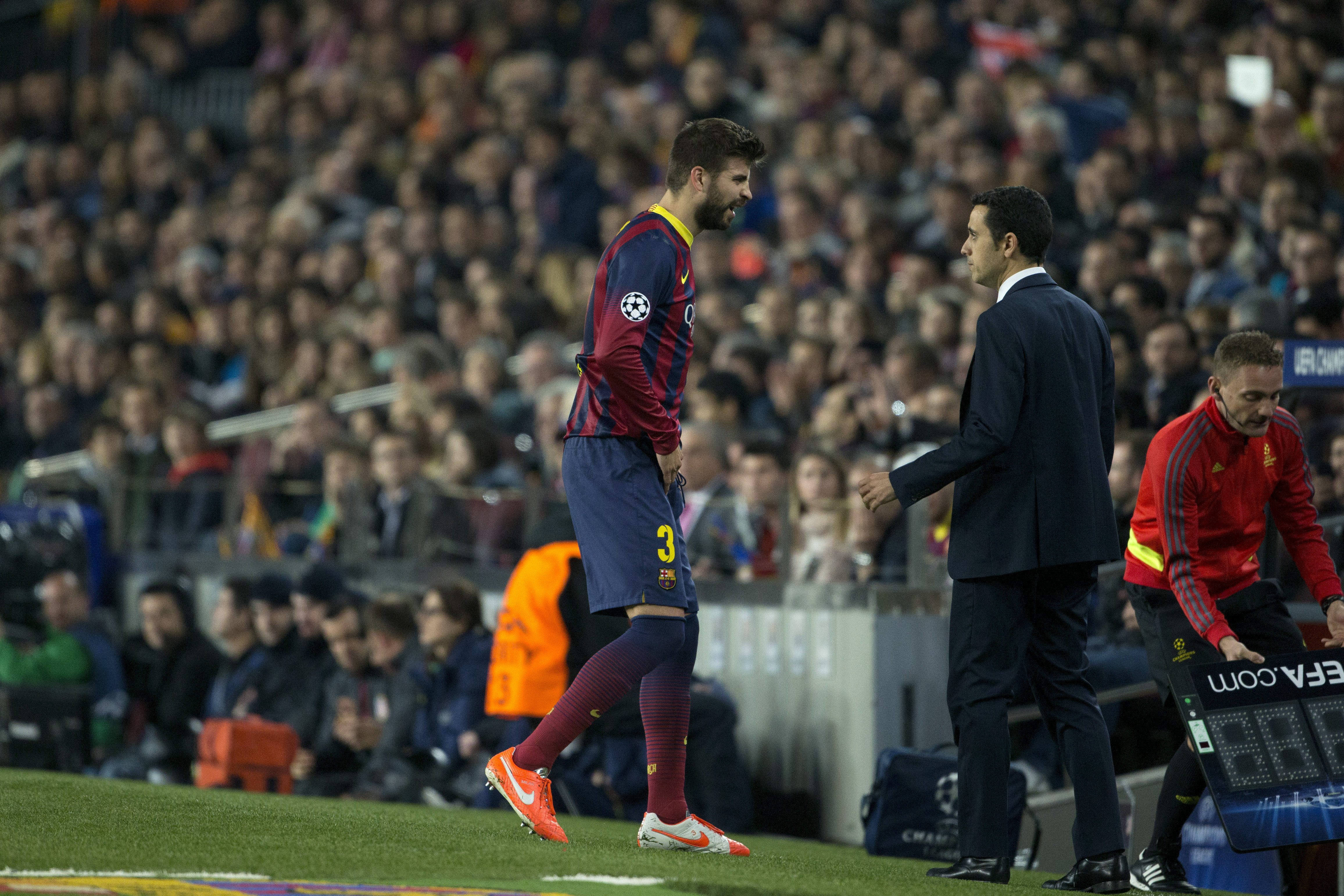 Piqué sofre fissura no quadril e desfalca Barcelona por quatro semanas