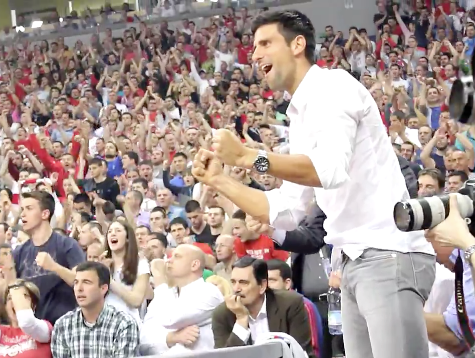 De folga, Djokovic vira torcedor de basquete em jogo do Estrela Vermelha