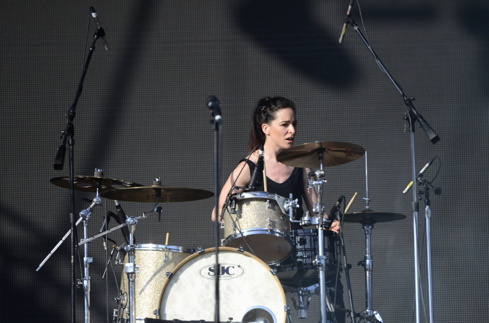 'Riot grrrls' explodem nos palcos do Lolla, com Savages e ausência de Kim Deal