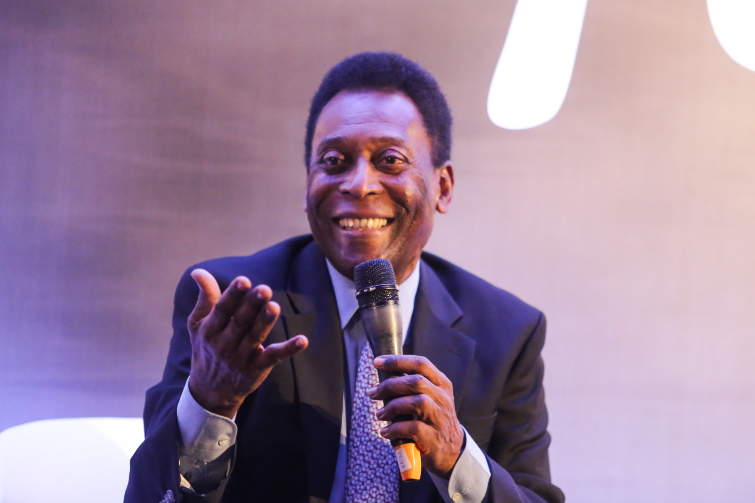 Pelé diz que ida de Neymar para a Europa foi boa para seleção brasileira