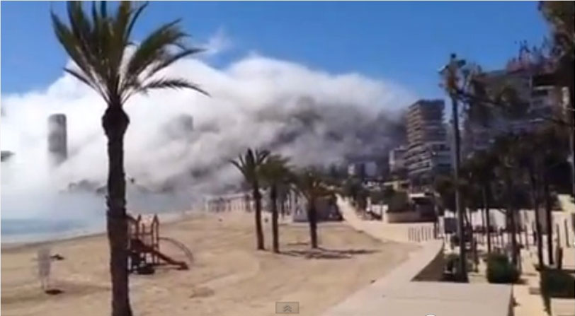 Nuvem de formato misterioso cobre parte da costa da Espanha; veja o vídeo