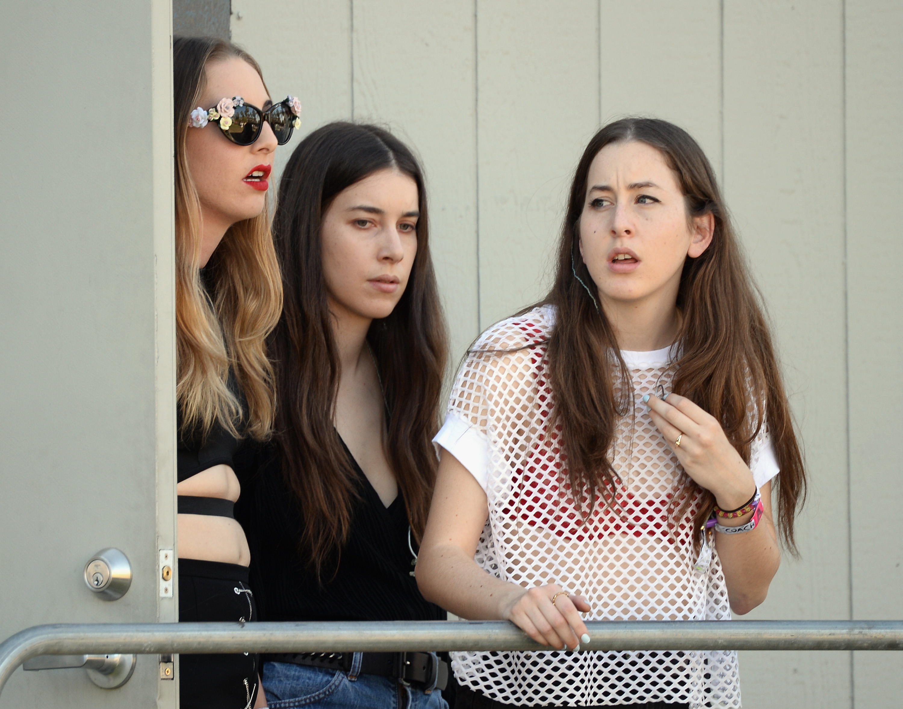 Haim faz cover de 'XO', de Beyoncé, em festival; assista ao vídeo