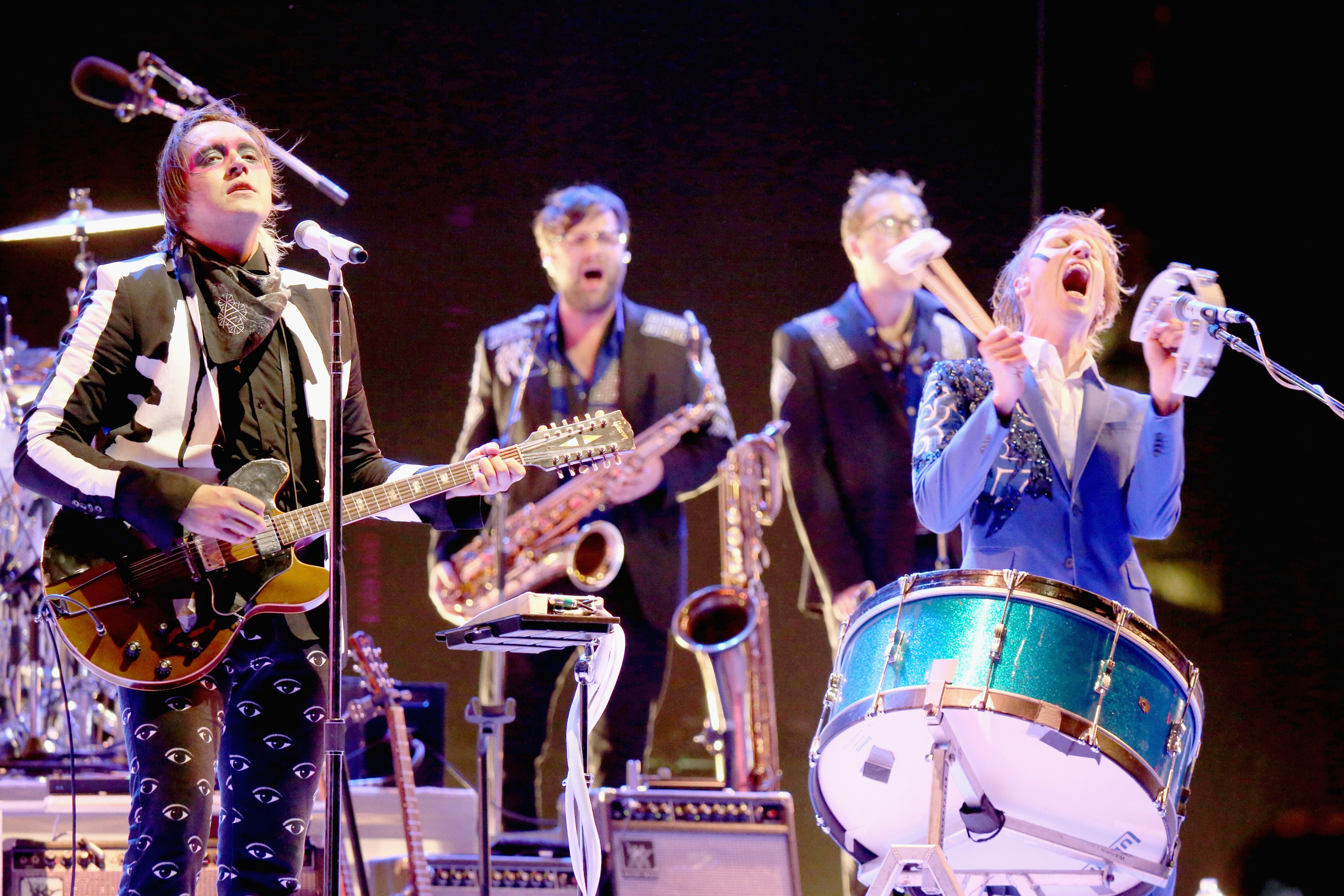 Arcade Fire toca música do filme 'Um Tira da Pesada' em show; assista