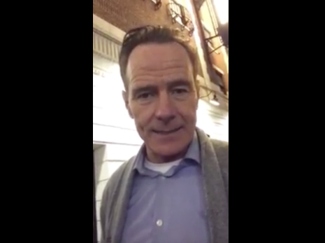 Bryan Cranston ajuda garoto a arranjar par na festa de formatura