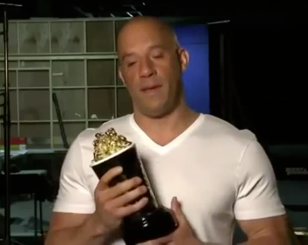 Emocionado, Vin Diesel faz homenagem a Paul Walker em vídeo no VMA