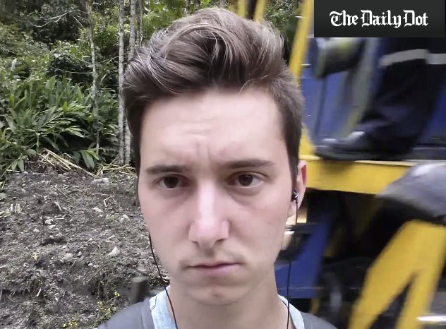 Selfie no trilho de trem dá bem errado; assista!