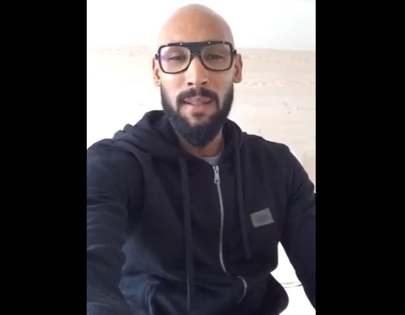 Anelka desmente ter acertado com Atlético-MG: ‘Nunca falei com o presidente’