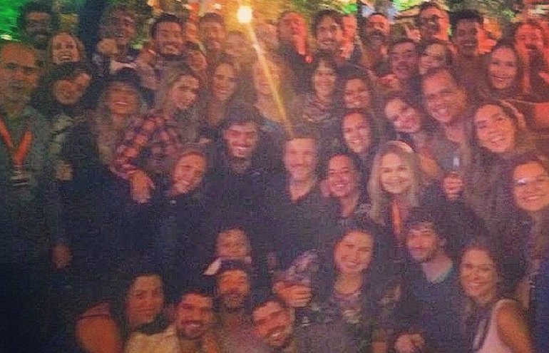 Na reta final de Além do Horizonte, elenco faz selfie