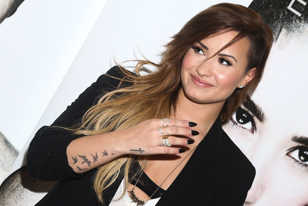 'Cada vez que volto ao Brasil, me sinto mais em casa', diz Demi Lovato