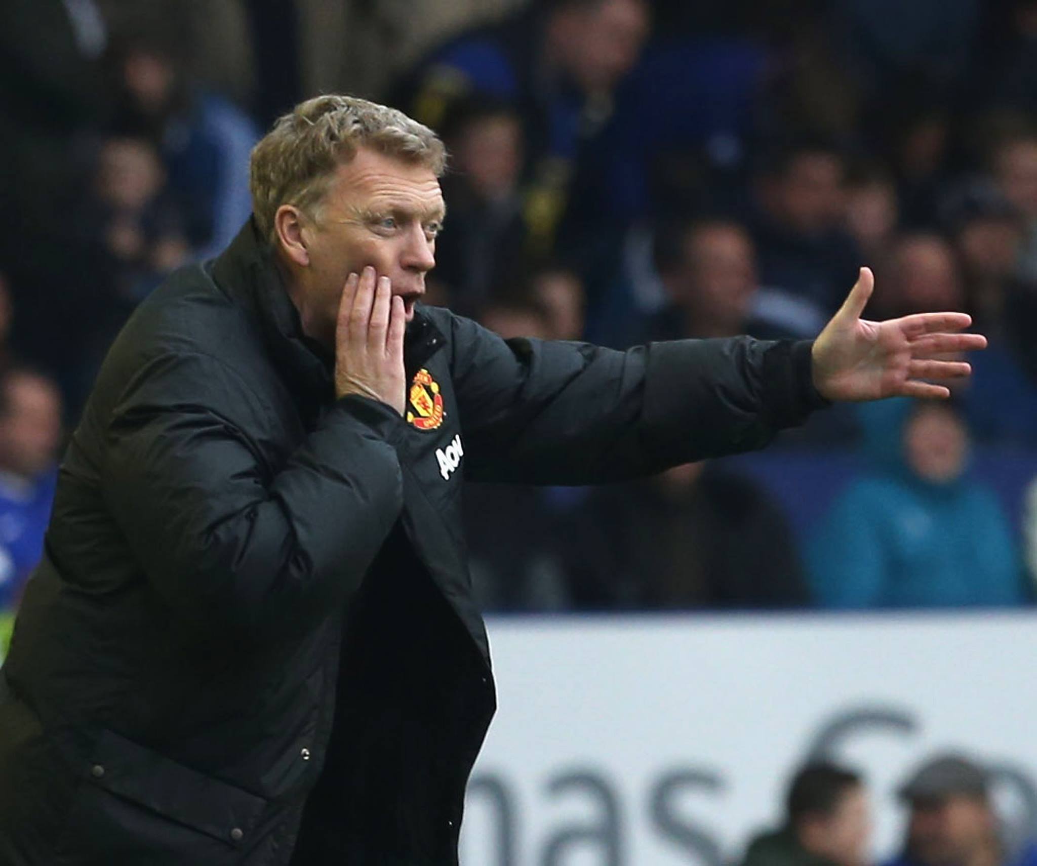 Ex-técnico do Manchester United é acusado de agredir jovem em bar