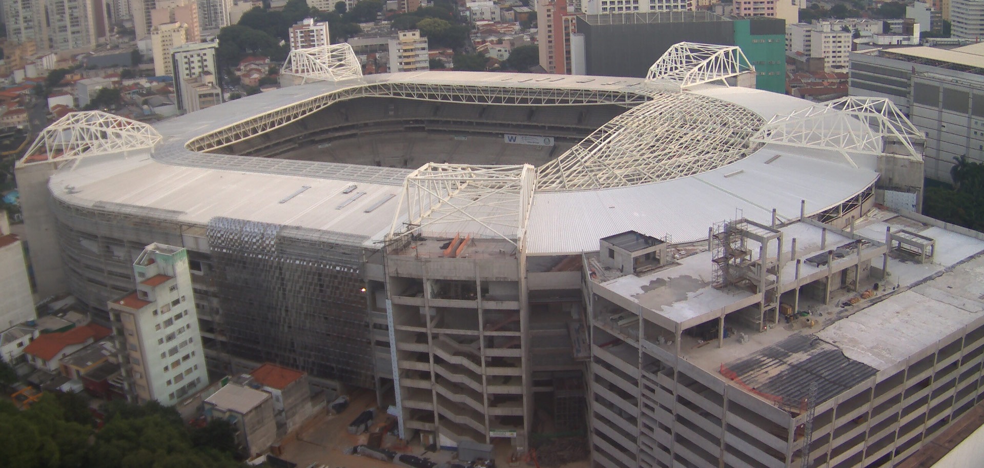 Construtora divulga fotos aéreas da Arena Palmeiras mostrando evolução do estádio