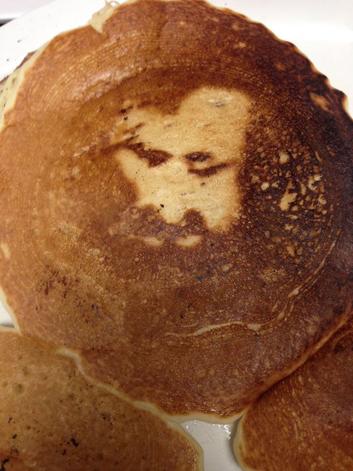 Imagem de Jesus aparece em panqueca servida na Sexta-Feira Santa