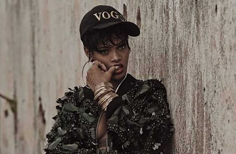 Instagram tira perfil de Rihanna do ar após cantora postar fotos mostrando os seios