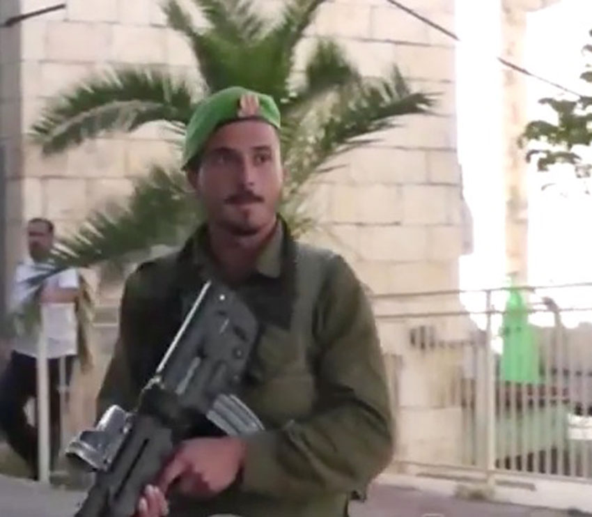 Soldado israelense aponta arma para menino palestino em vídeo e gera polêmica