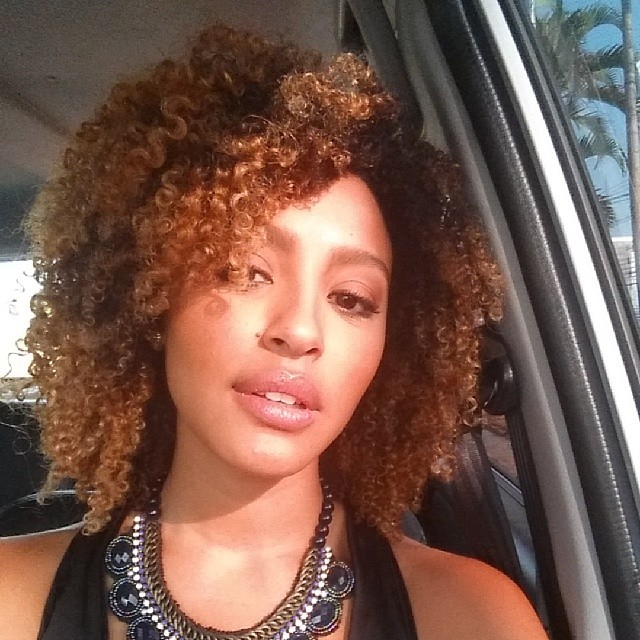 Sheron Menezzes mostra novo visual e brinca: 'Criloira?'