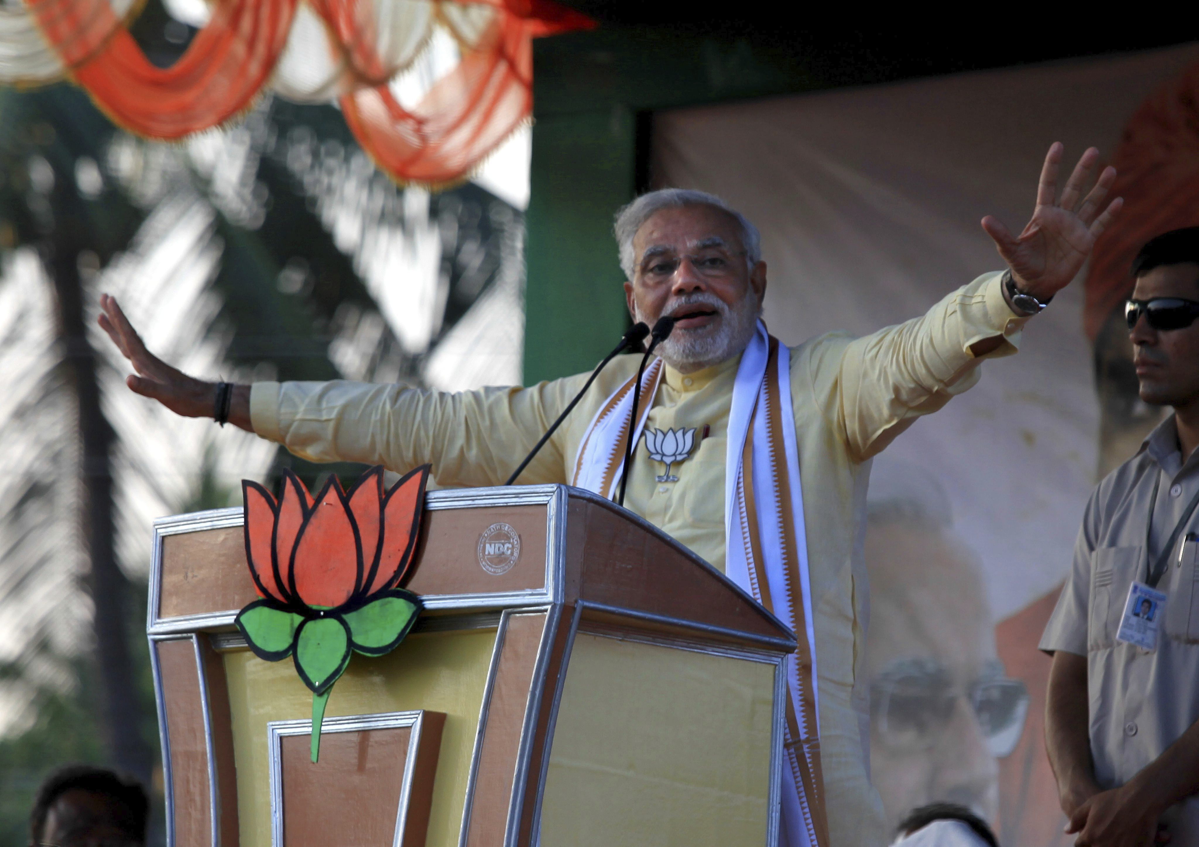 Narendra Modi, o onipresente político indiano, também em holograma