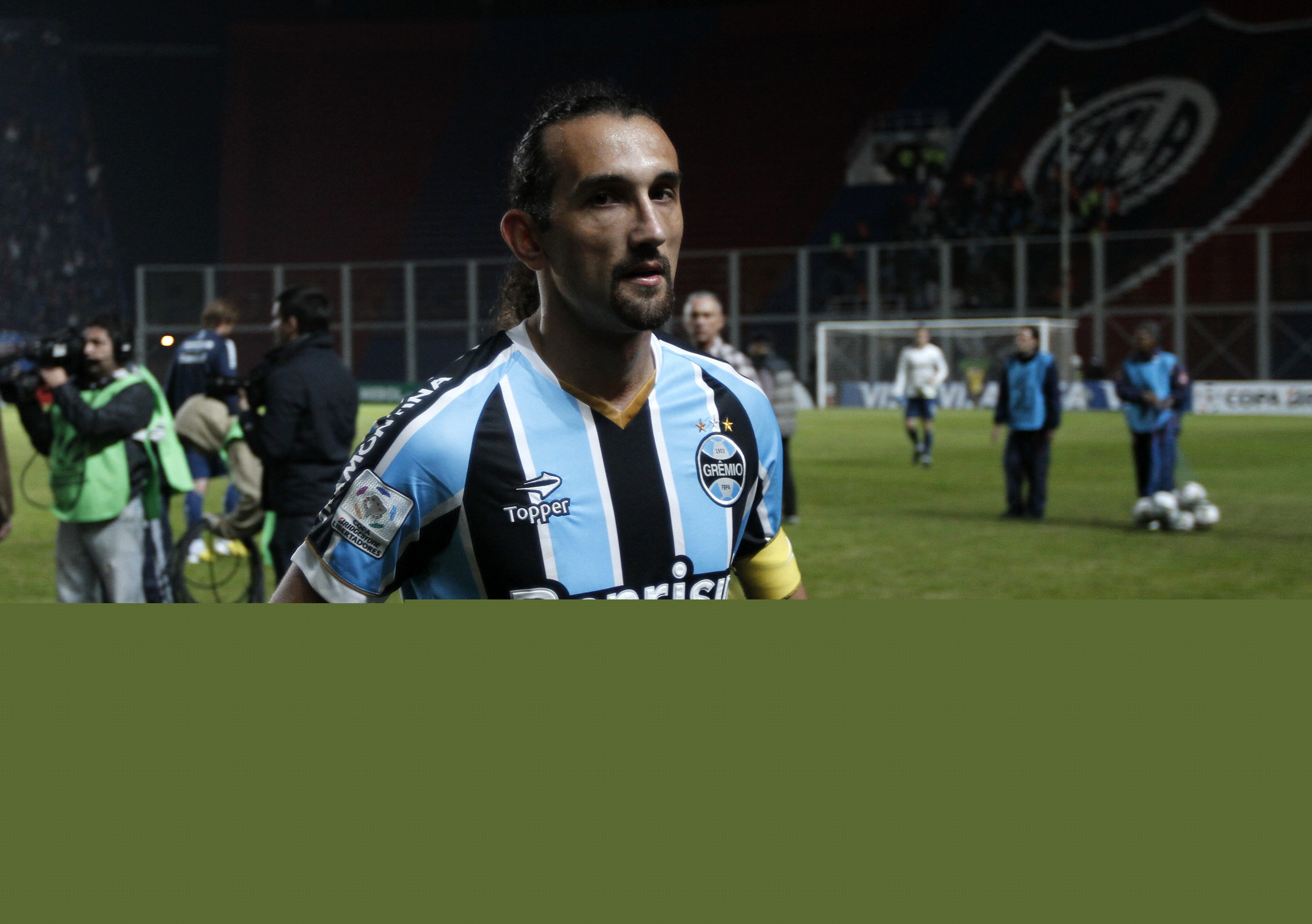 Barcos se diz "feliz" no Grêmio, mas admite que gostaria de jogar no Boca