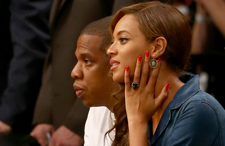 Beyoncé estaria apagando tatuagem que fez para Jay Z