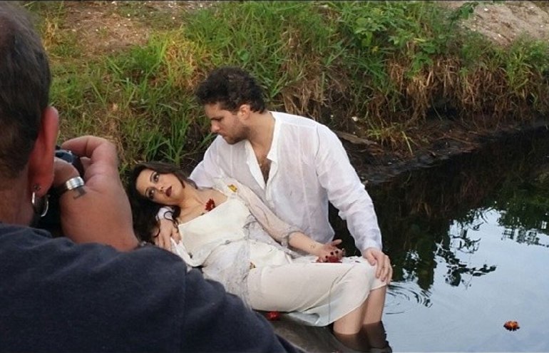 Thiago Fragoso participa com a mulher de ensaio fotográfico inspirado em Shakespeare