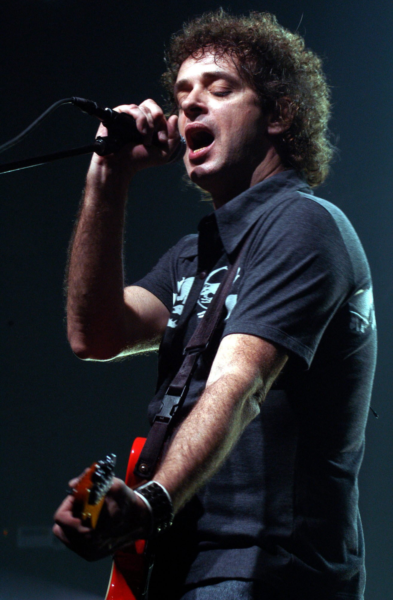 Roqueiro argentino Gustavo Cerati completa 4 anos em coma