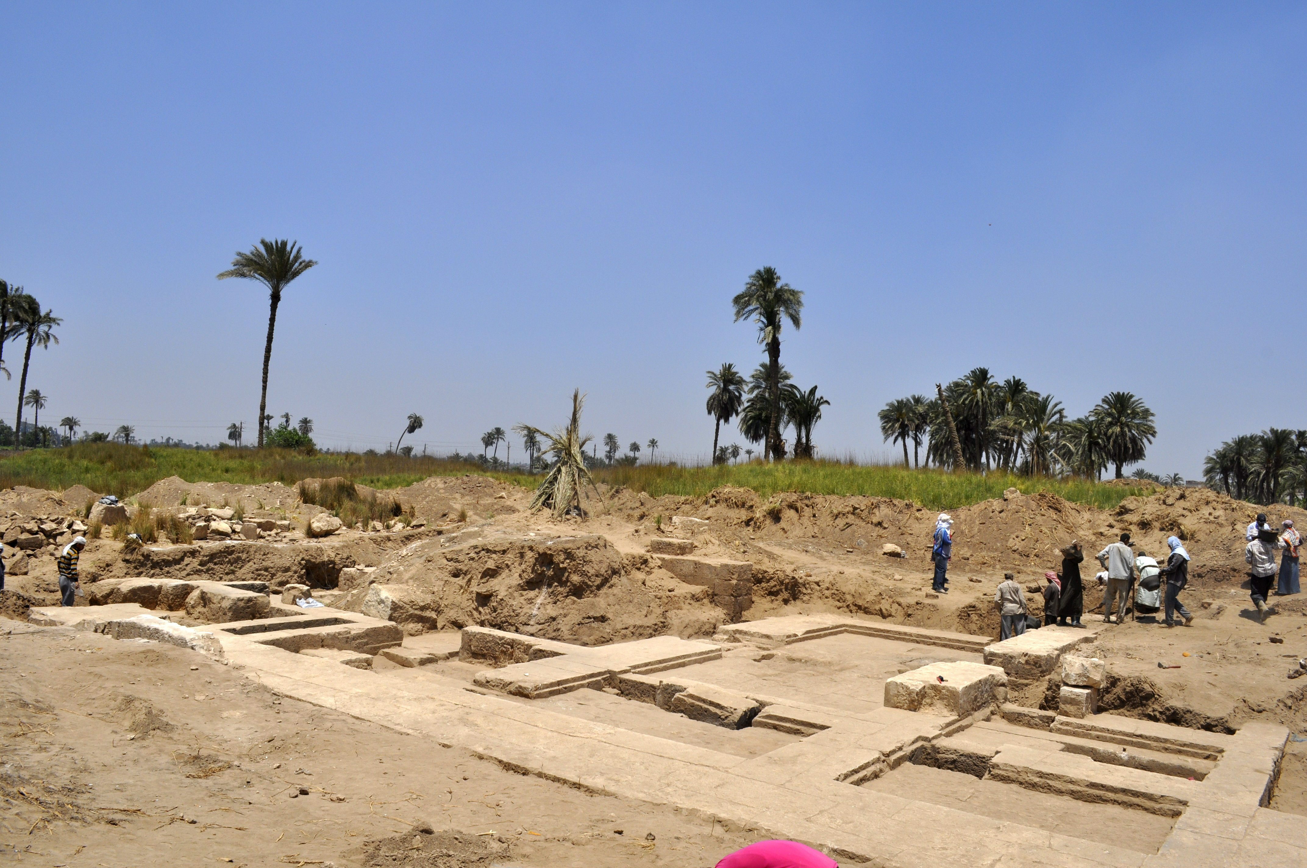 Egito: descobertos restos de um templo de mais de 2,2 mil anos