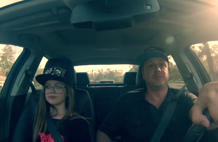 Pai e filha fazem dublagem top para 'Fanzy', da Iggy Azalea; assista