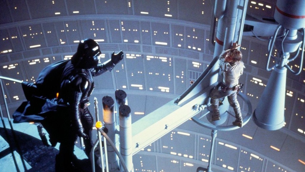 O motivo principal: o filme trazia a notícia que chocou o mundo - Darth Vader é pai do herói Luke Skywalker. O mundo jamais seria o mesmo depois desta revelação