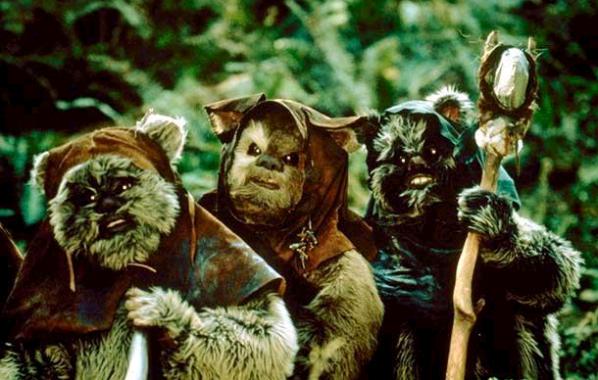 O problema estava na segunda metade: a participação dos fofinhos e babacas Ewoks, acusados de infantilizar a série e, por extensão, o cinema de Hollywood