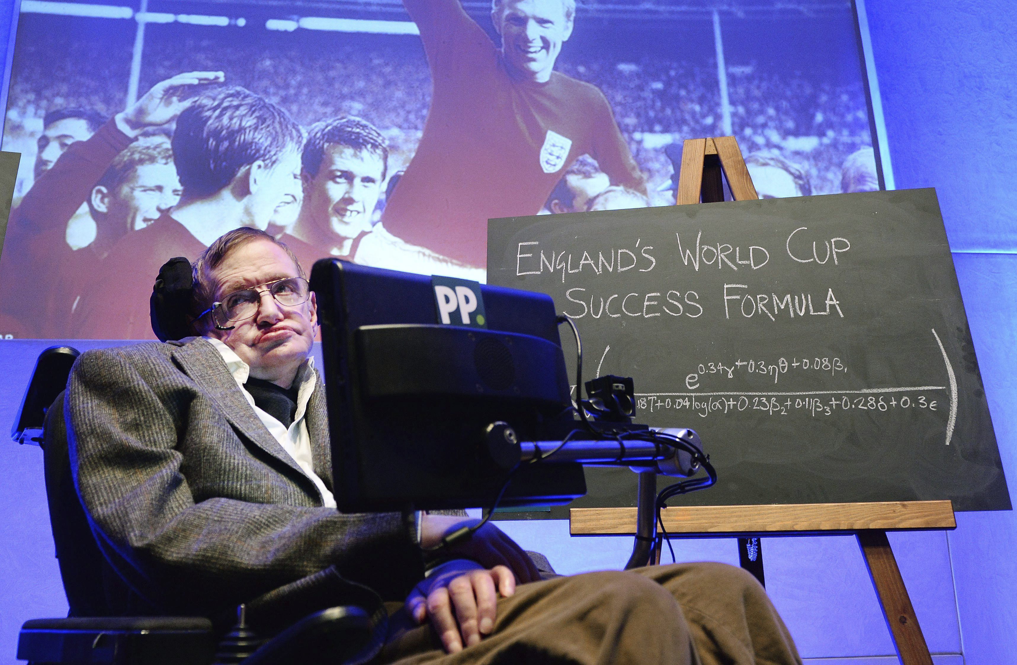 Cientista Stephen Hawking cita estatísticas que podem ajudar seleção inglesa na Copa